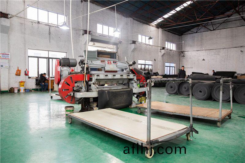 生産(chan)設(she)備